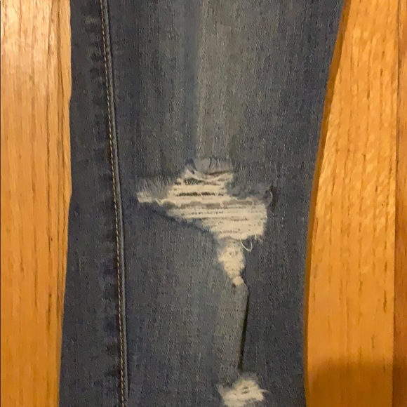 Hollister ripped jeans - Picture 3 of 3